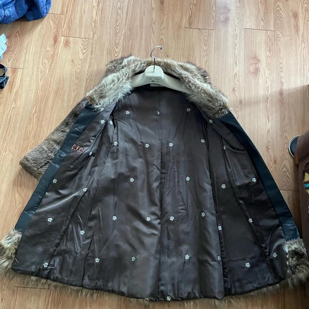 New York fur by Gaynor Detroit fur coat. - Picture 2 of 10